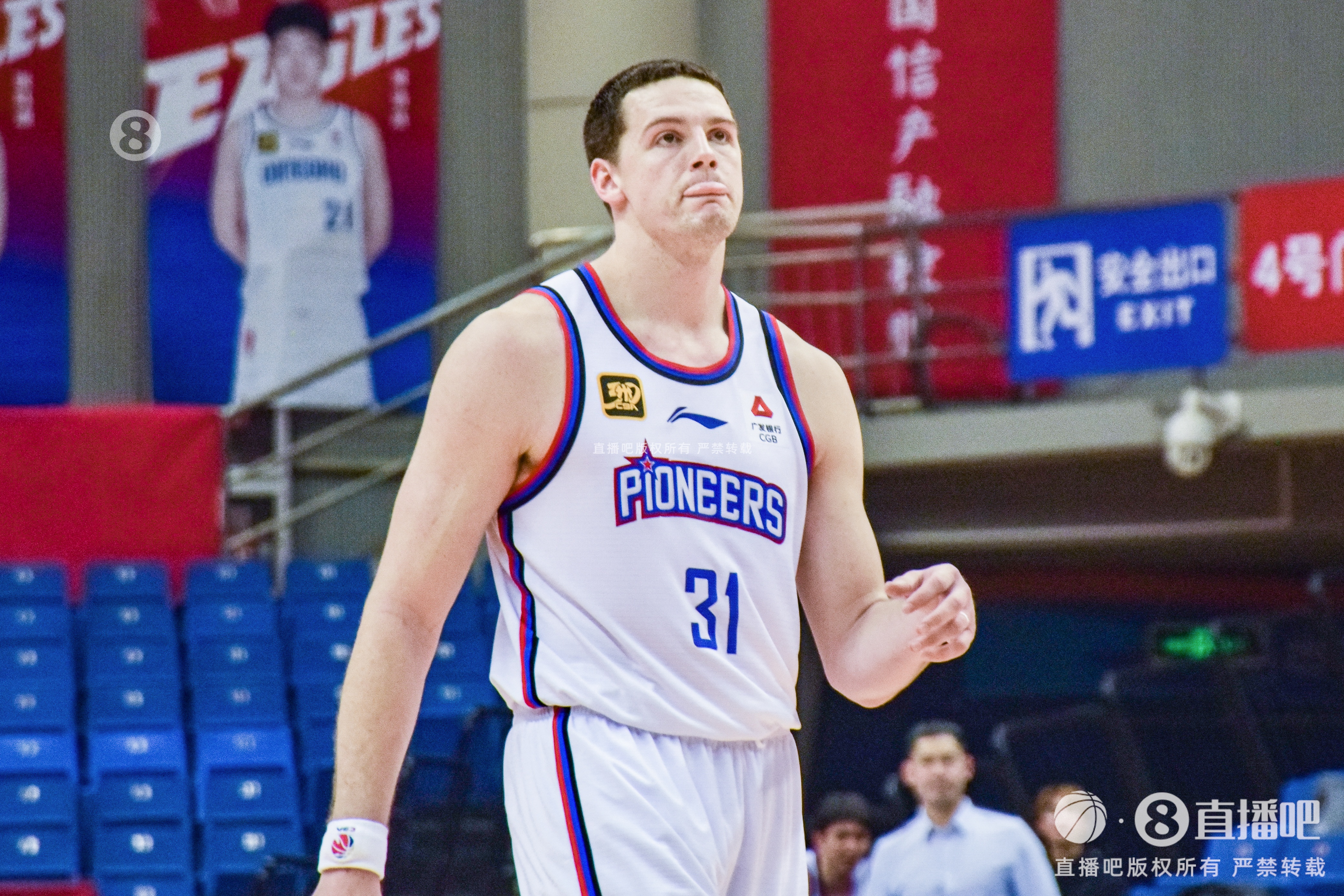外線開火！大衛(wèi)-詹姆斯半場12中8砍23分5板 三分8中6